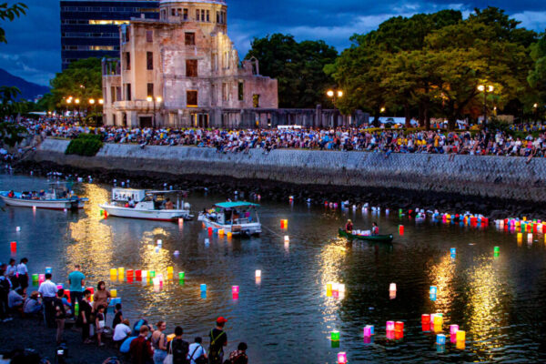 広島から平和のメッセージをこめ、毎年８月６日に行われます。