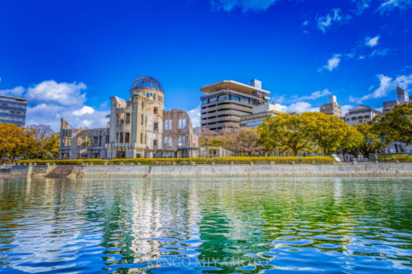 広島は水の都と呼ばれており、三角州の中で川に囲まれた広島市内中心部の暮らしは、水とともにある。広島の新名所のおりづるタワーは、風が吹き抜ける展望デッキから市内を一望できます。